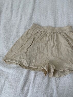 free people shorts  size XS  details: - Get Free Poplin Pull On Shorts  -color:N